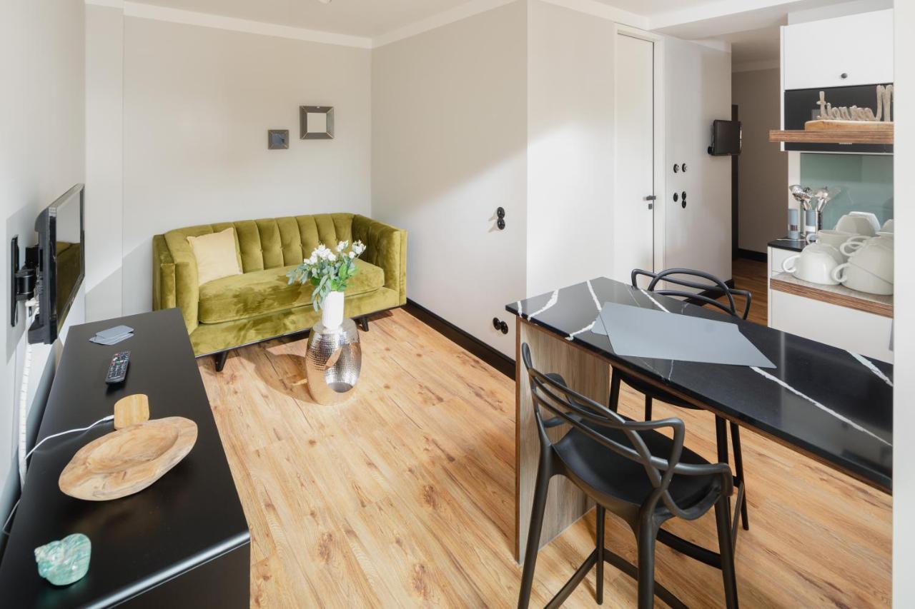 J Huus 4 I 99m I I Kurplatz I Eg I Terrasse I Ruhig I King I Fb Heizung I Privateingang I Huus Design Apartment